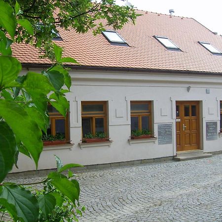 Penzion A Caferestaurant U Lavky Chrudim Exterior foto