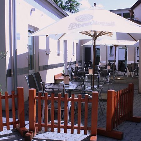 Penzion A Caferestaurant U Lavky Chrudim Exterior foto