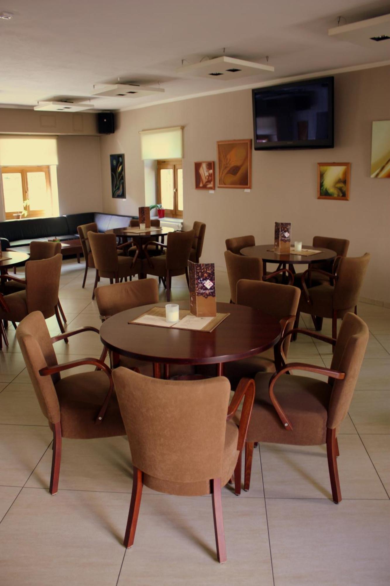 Penzion A Caferestaurant U Lavky Chrudim Exterior foto